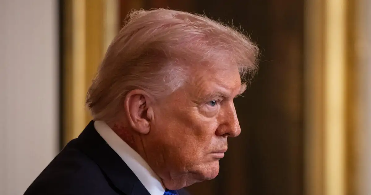 Таємничий слід на шиї Дональда Трампа викликав нові запитання про його здоров’я