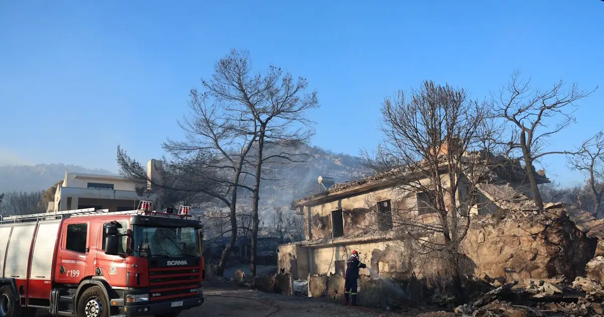 Саламіна оговтується після нищівних пожеж: дві жертви та значні руйнування