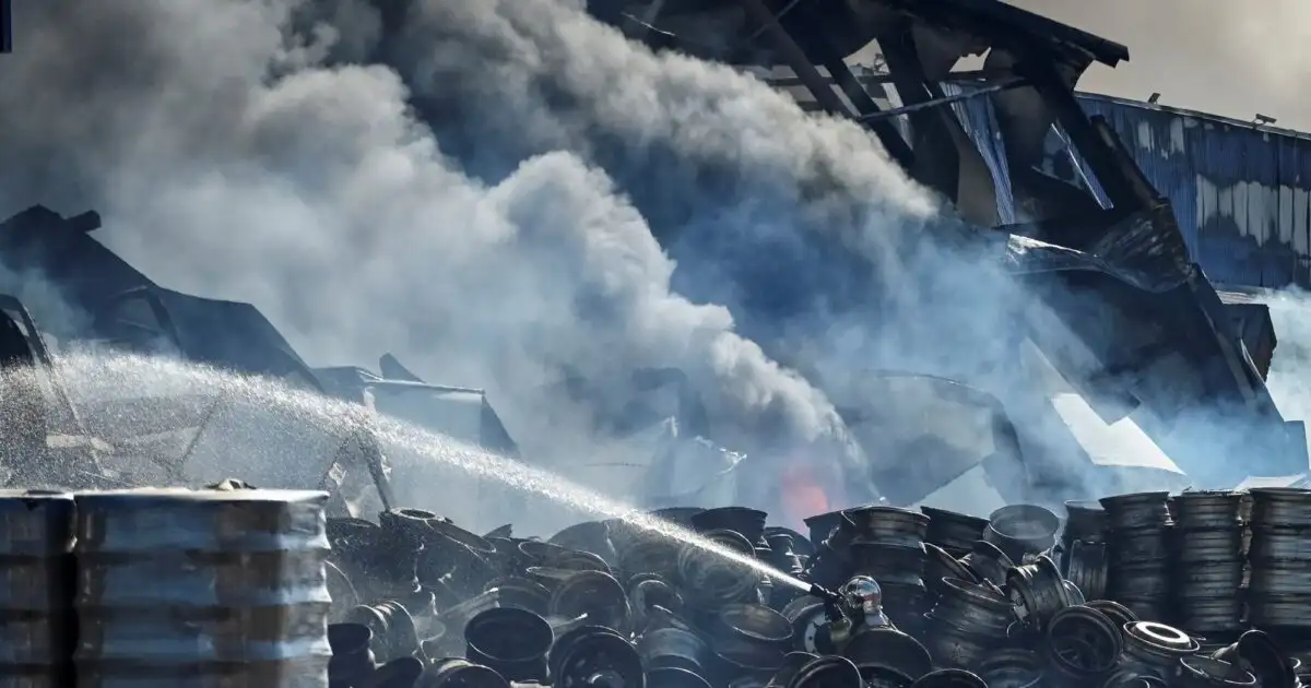 Трагедія на Київщині: внаслідок нічного удару по складу загинули 27 людей