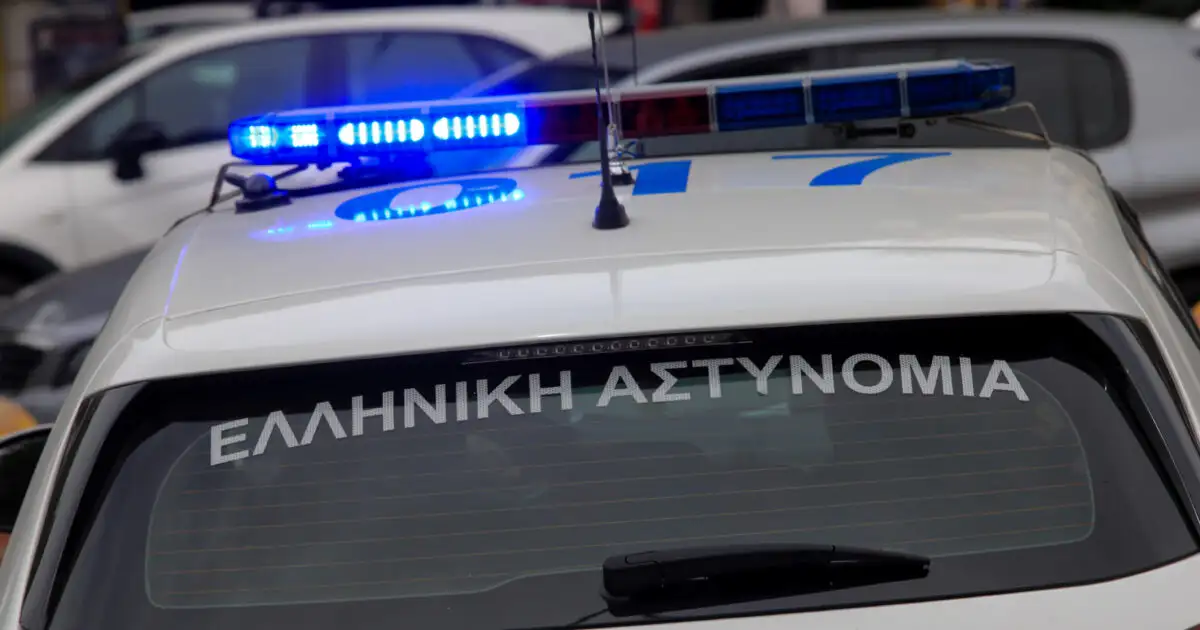 Трагічна знахідка в Афінах: поліцейського виявили мертвим у службовому авто
